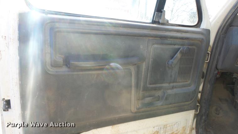 image for item DG2837 1991 Ford F700 dump truck