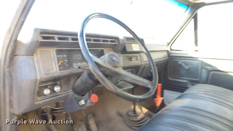 image for item DG2837 1991 Ford F700 dump truck