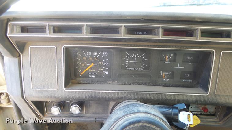 image for item DG2837 1991 Ford F700 dump truck