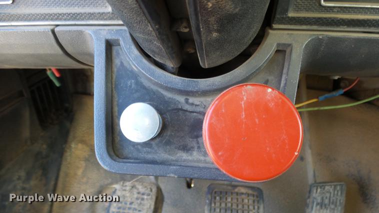 image for item DG2837 1991 Ford F700 dump truck