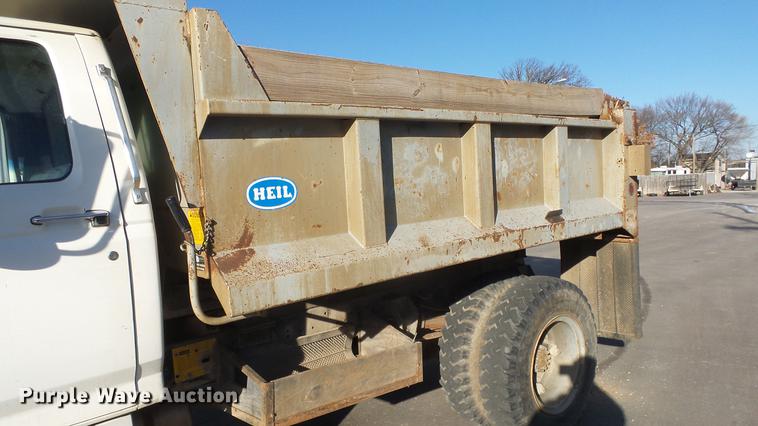 image for item DG2837 1991 Ford F700 dump truck