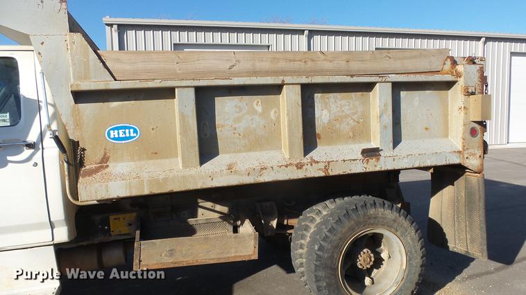 image for item DG2837 1991 Ford F700 dump truck