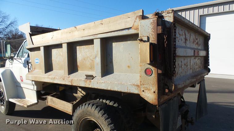 image for item DG2837 1991 Ford F700 dump truck