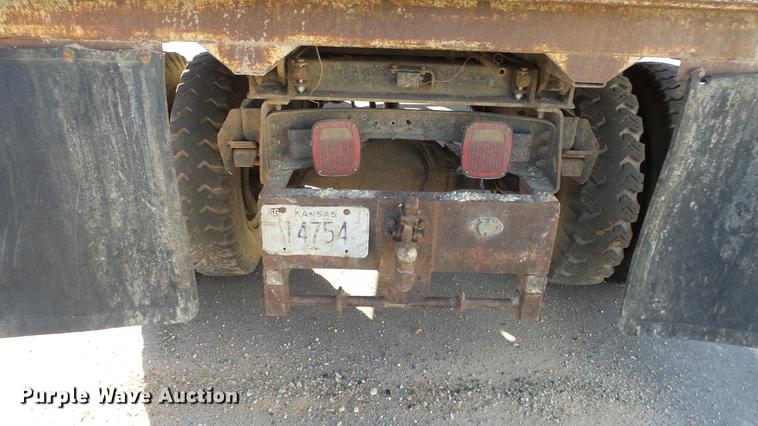 image for item DG2837 1991 Ford F700 dump truck