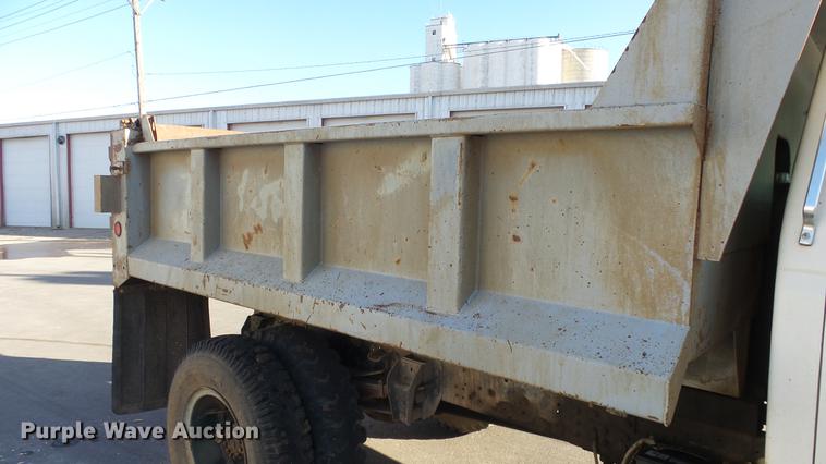 image for item DG2837 1991 Ford F700 dump truck