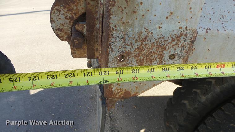 image for item DG2837 1991 Ford F700 dump truck