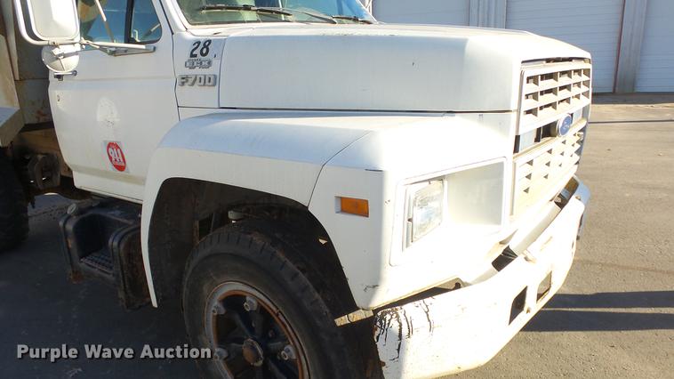 image for item DG2837 1991 Ford F700 dump truck
