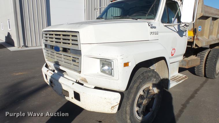 image for item DG2837 1991 Ford F700 dump truck