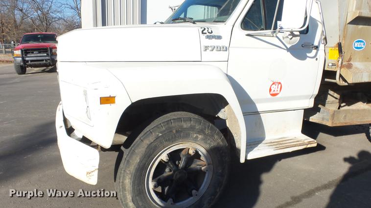 image for item DG2837 1991 Ford F700 dump truck