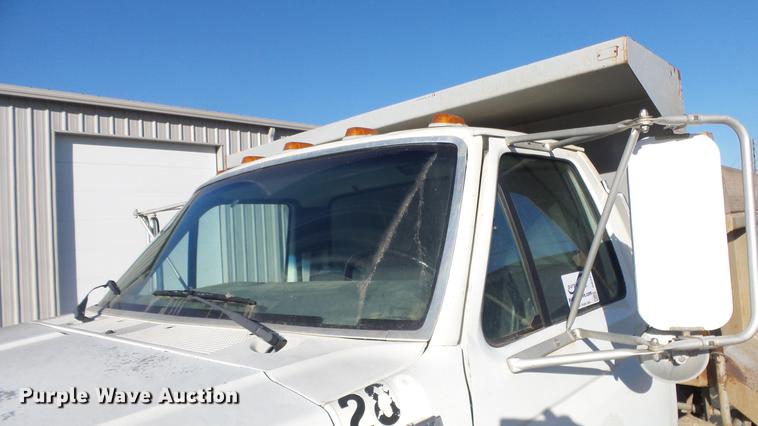 image for item DG2837 1991 Ford F700 dump truck