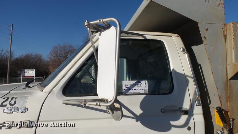 image for item DG2837 1991 Ford F700 dump truck