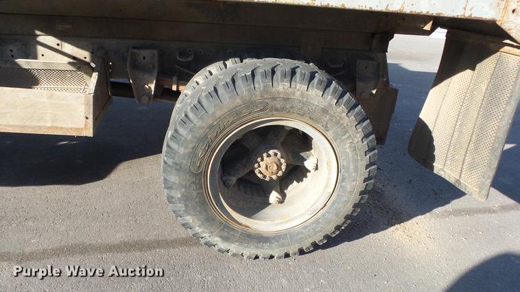 image for item DG2837 1991 Ford F700 dump truck