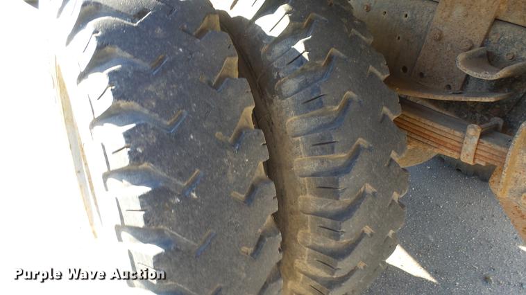 image for item DG2837 1991 Ford F700 dump truck