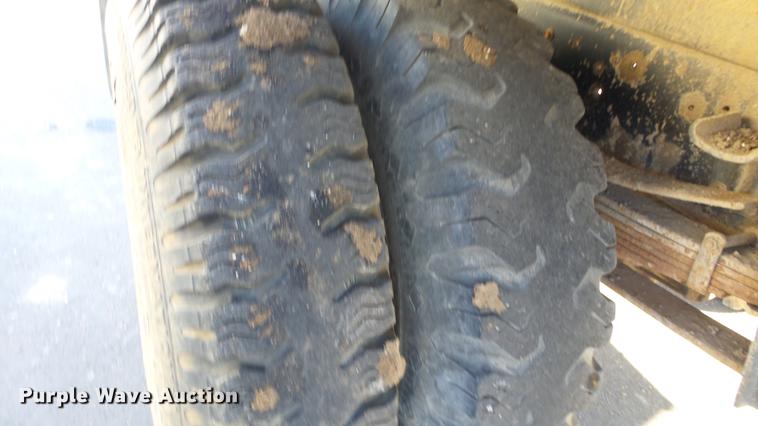 image for item DG2837 1991 Ford F700 dump truck