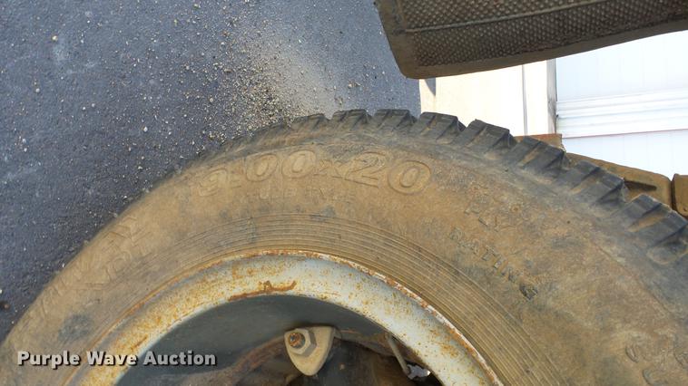 image for item DG2837 1991 Ford F700 dump truck