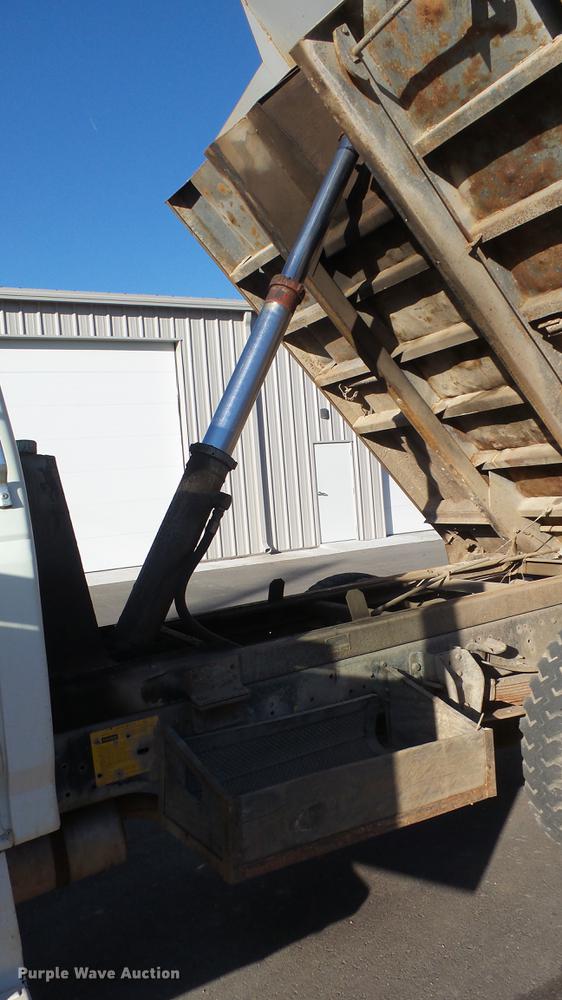 image for item DG2837 1991 Ford F700 dump truck