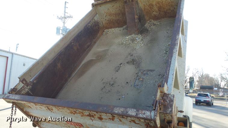 image for item DG2837 1991 Ford F700 dump truck