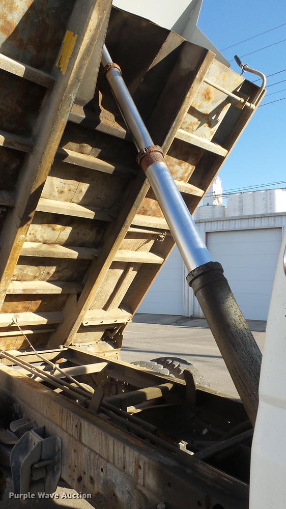 image for item DG2837 1991 Ford F700 dump truck