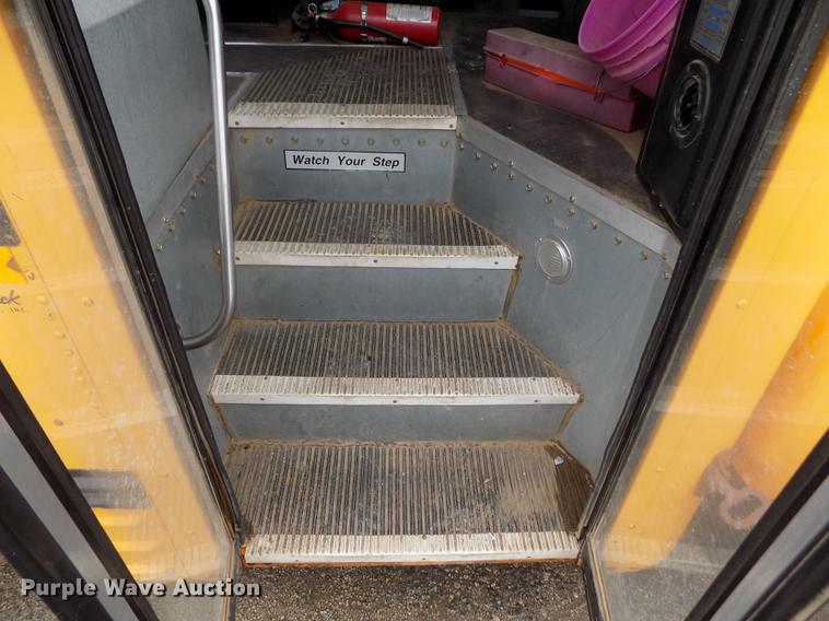 image for item DY9208 2004 International 3800 school bus