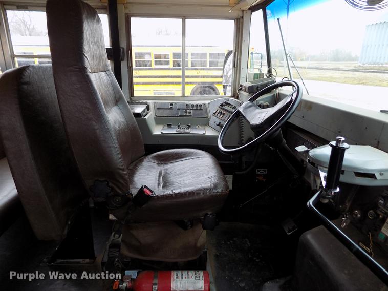 image for item DY9208 2004 International 3800 school bus