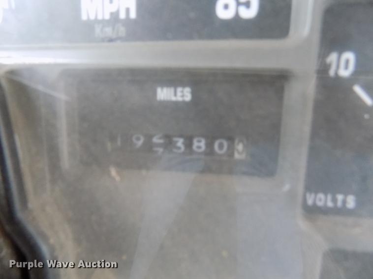 image for item DY9208 2004 International 3800 school bus