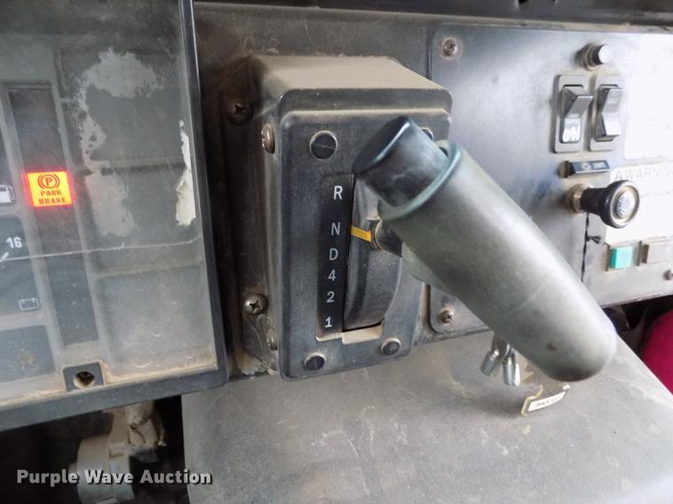 image for item DY9208 2004 International 3800 school bus