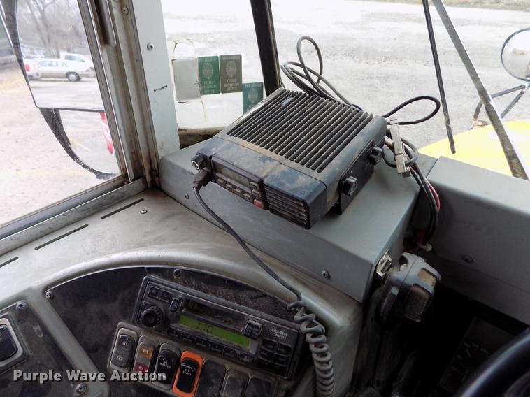 image for item DY9208 2004 International 3800 school bus