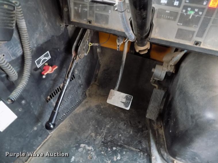 image for item DY9208 2004 International 3800 school bus