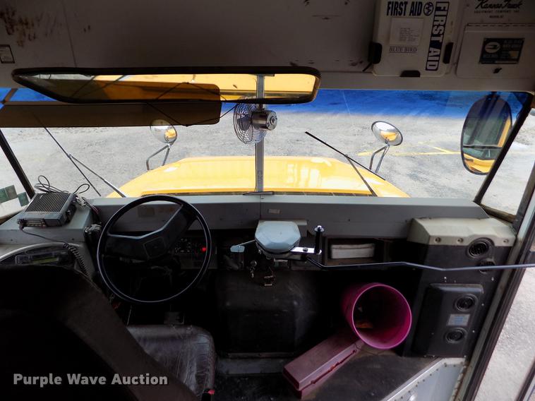 image for item DY9208 2004 International 3800 school bus