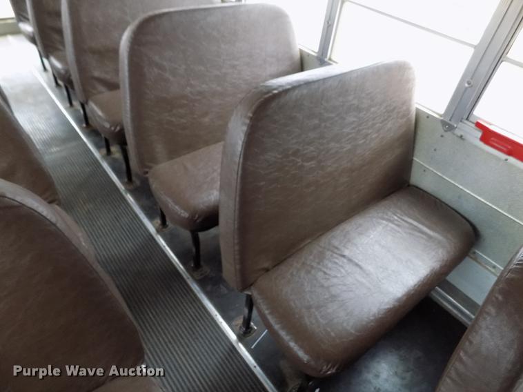 image for item DY9208 2004 International 3800 school bus