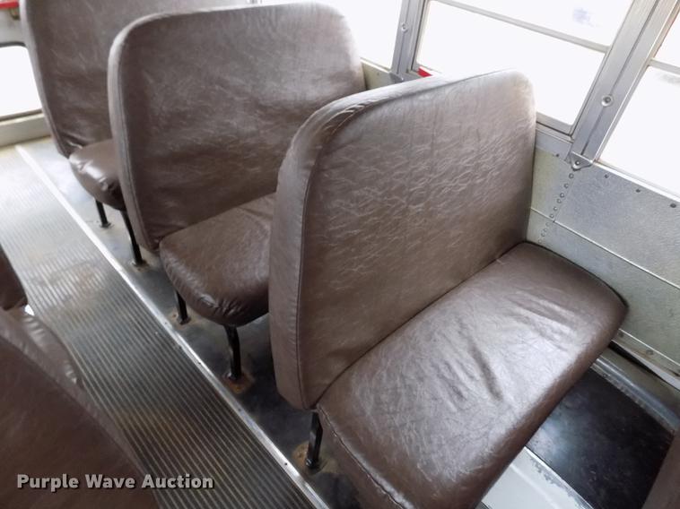 image for item DY9208 2004 International 3800 school bus