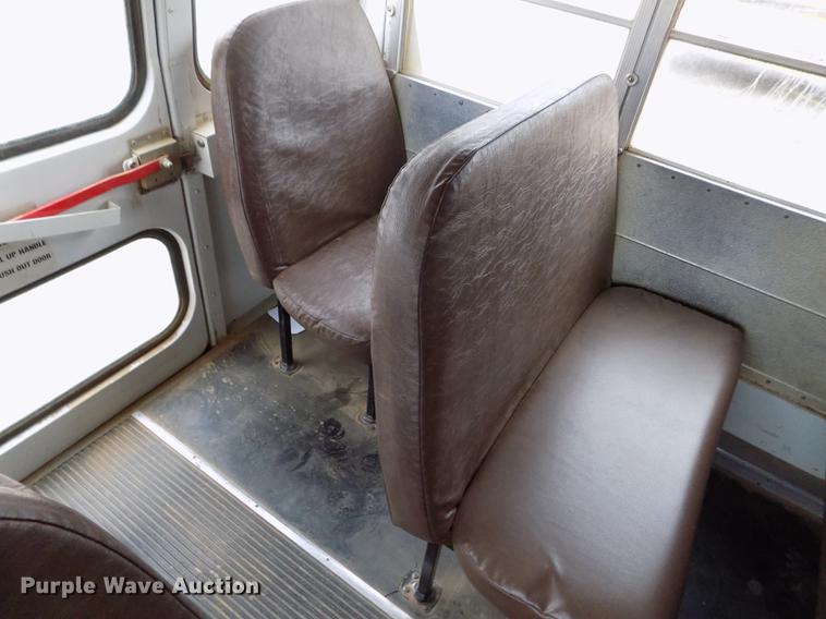 image for item DY9208 2004 International 3800 school bus