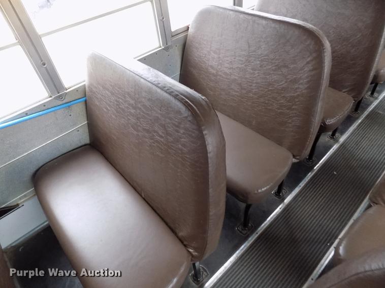 image for item DY9208 2004 International 3800 school bus