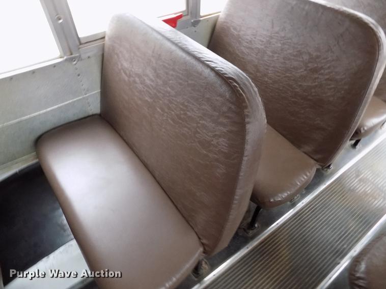 image for item DY9208 2004 International 3800 school bus