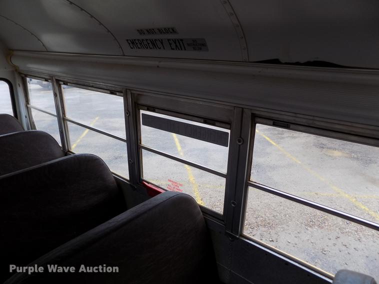 image for item DY9208 2004 International 3800 school bus