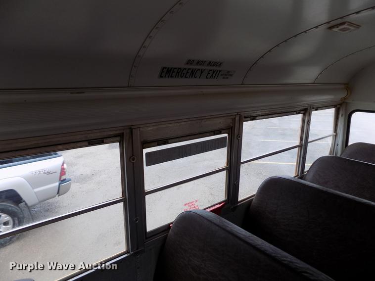 image for item DY9208 2004 International 3800 school bus