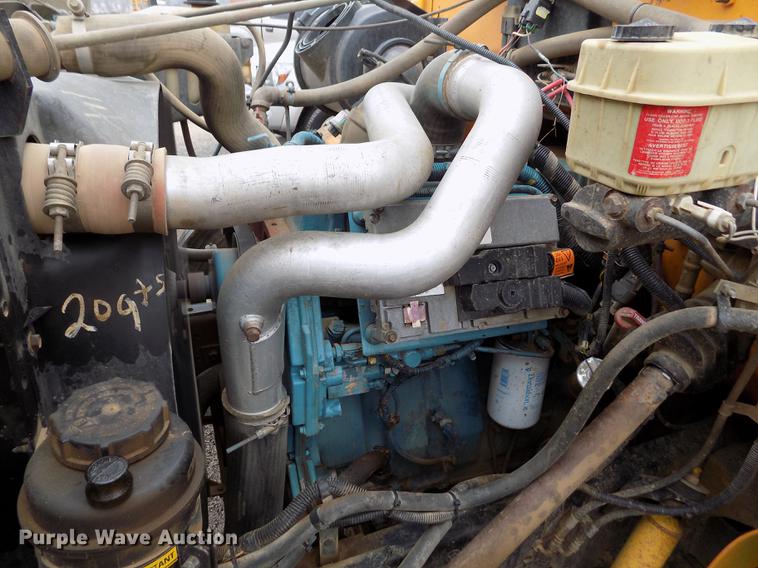 image for item DY9208 2004 International 3800 school bus