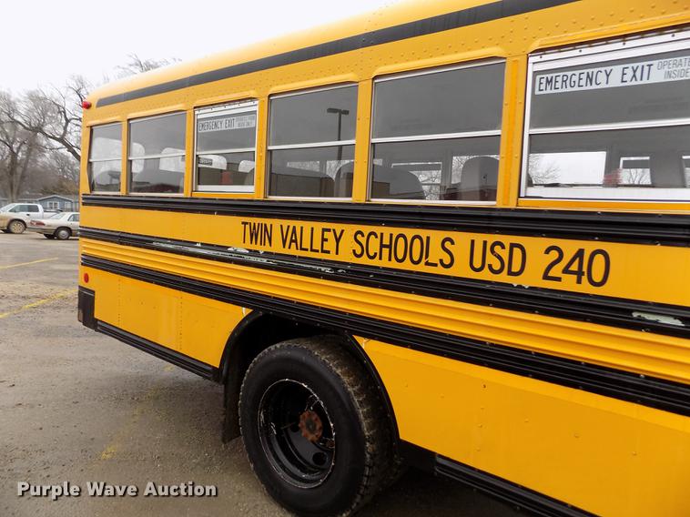 image for item DY9208 2004 International 3800 school bus