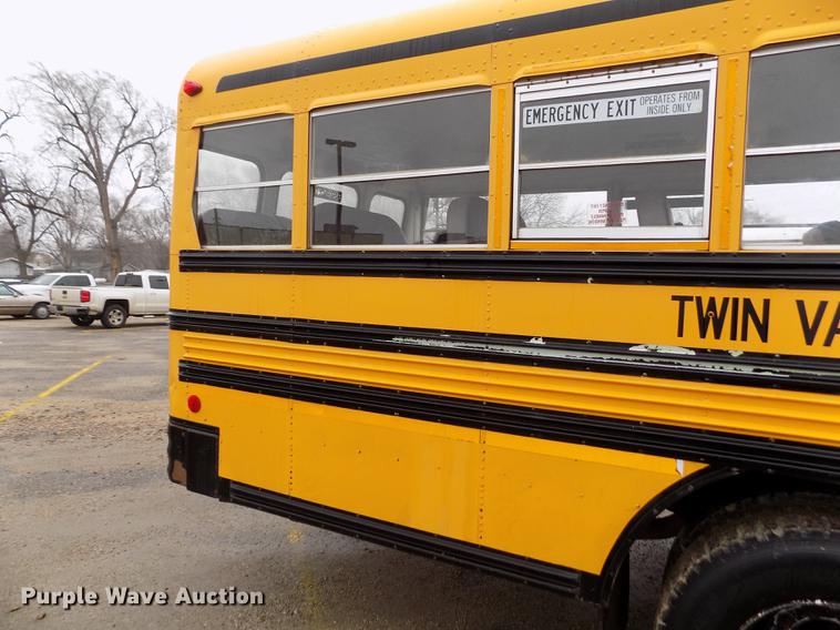 image for item DY9208 2004 International 3800 school bus
