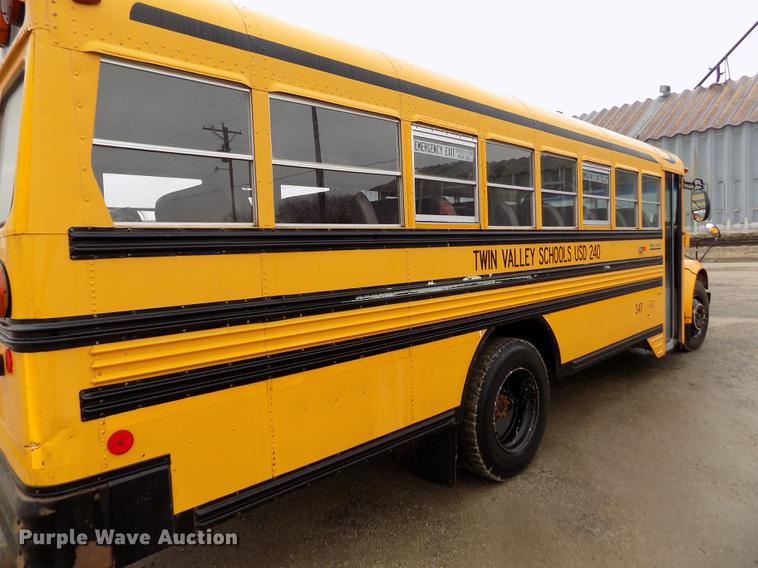 image for item DY9208 2004 International 3800 school bus