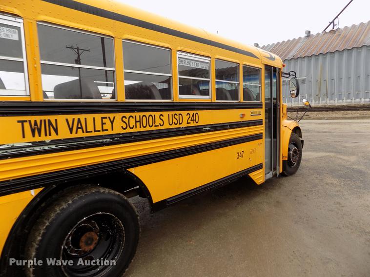 image for item DY9208 2004 International 3800 school bus