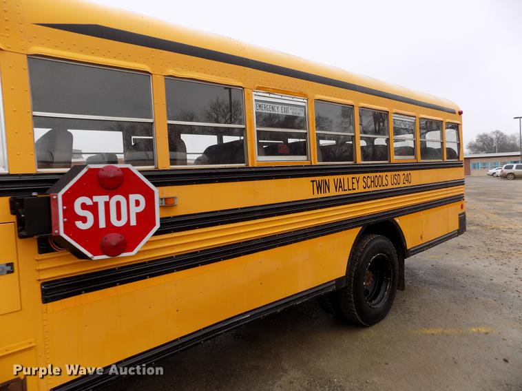 image for item DY9208 2004 International 3800 school bus