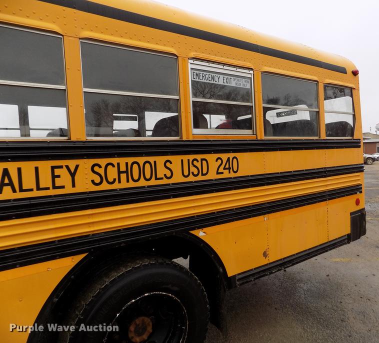 image for item DY9208 2004 International 3800 school bus