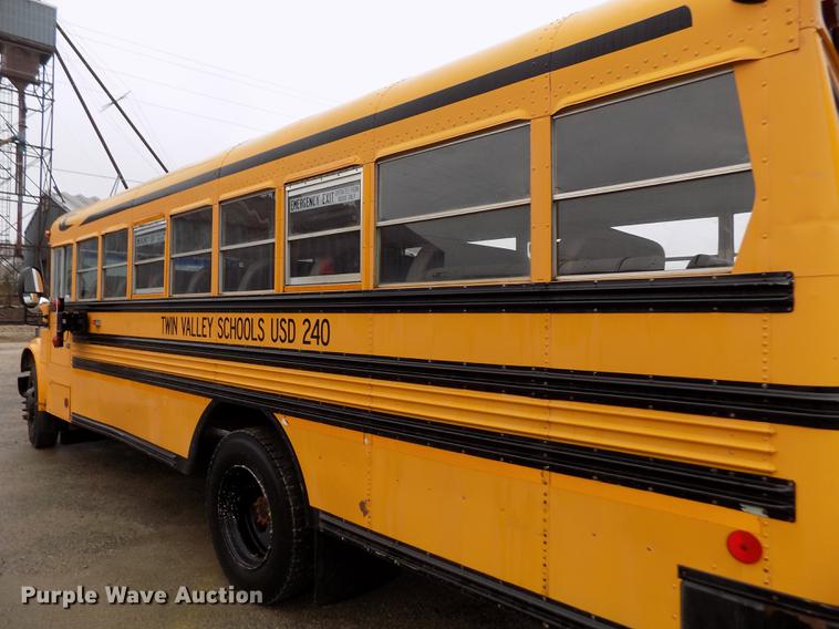 image for item DY9208 2004 International 3800 school bus