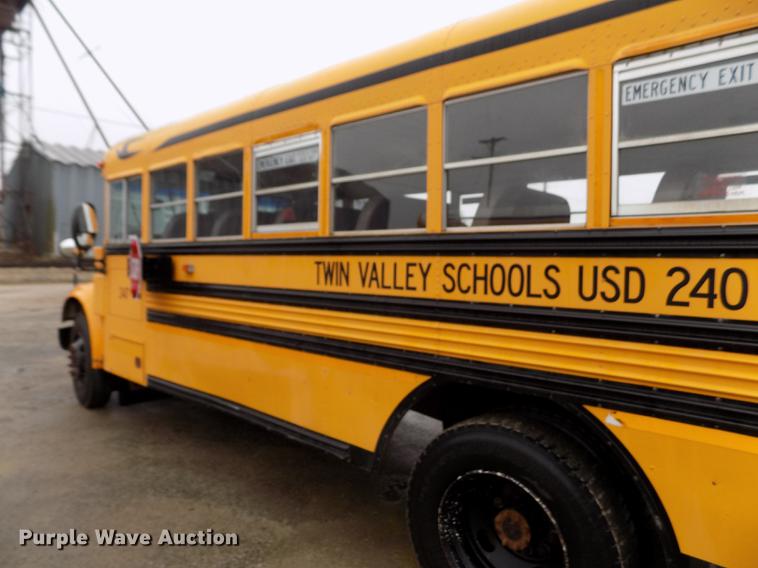 image for item DY9208 2004 International 3800 school bus