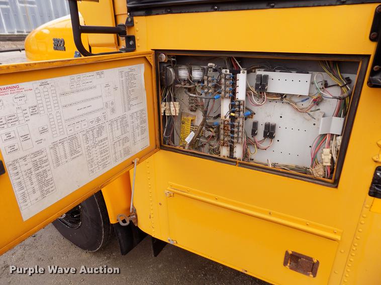 image for item DY9208 2004 International 3800 school bus