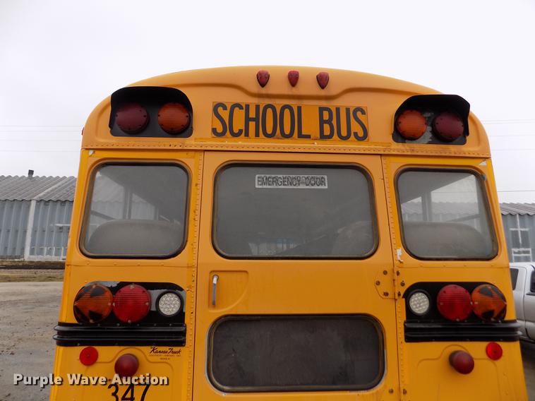 image for item DY9208 2004 International 3800 school bus