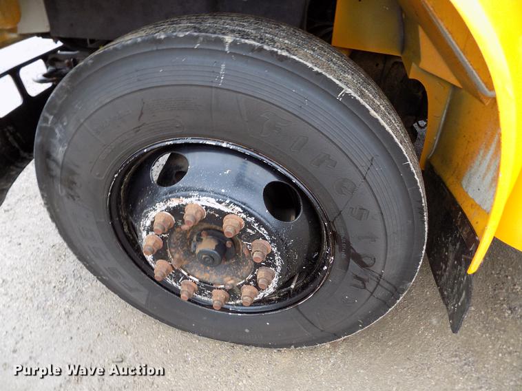 image for item DY9208 2004 International 3800 school bus