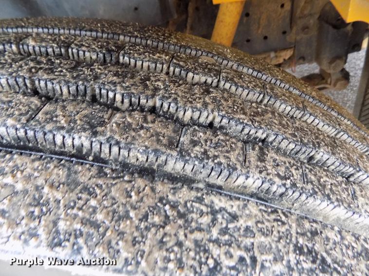 image for item DY9208 2004 International 3800 school bus