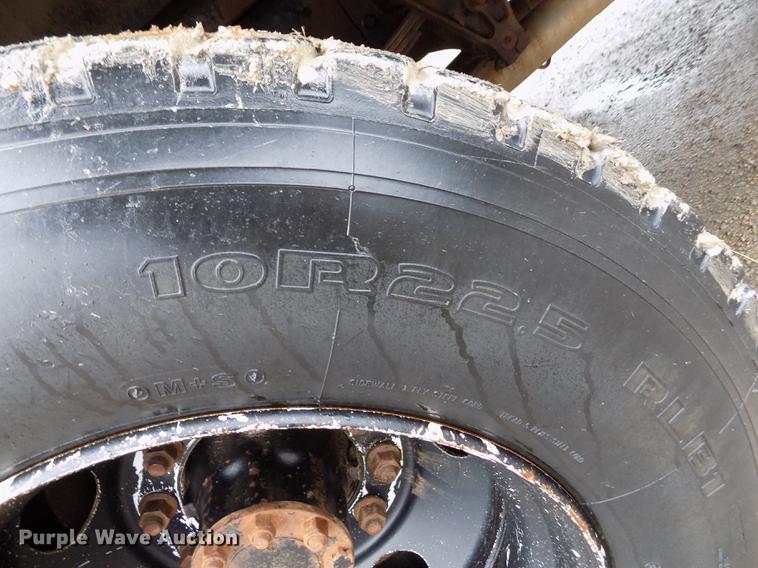 image for item DY9208 2004 International 3800 school bus